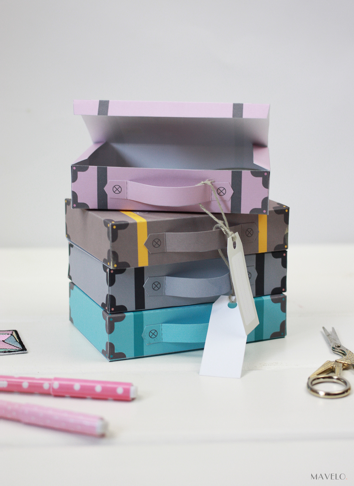 DIY: Pudełko-walizka z papieru - do druku w 4 kolorach